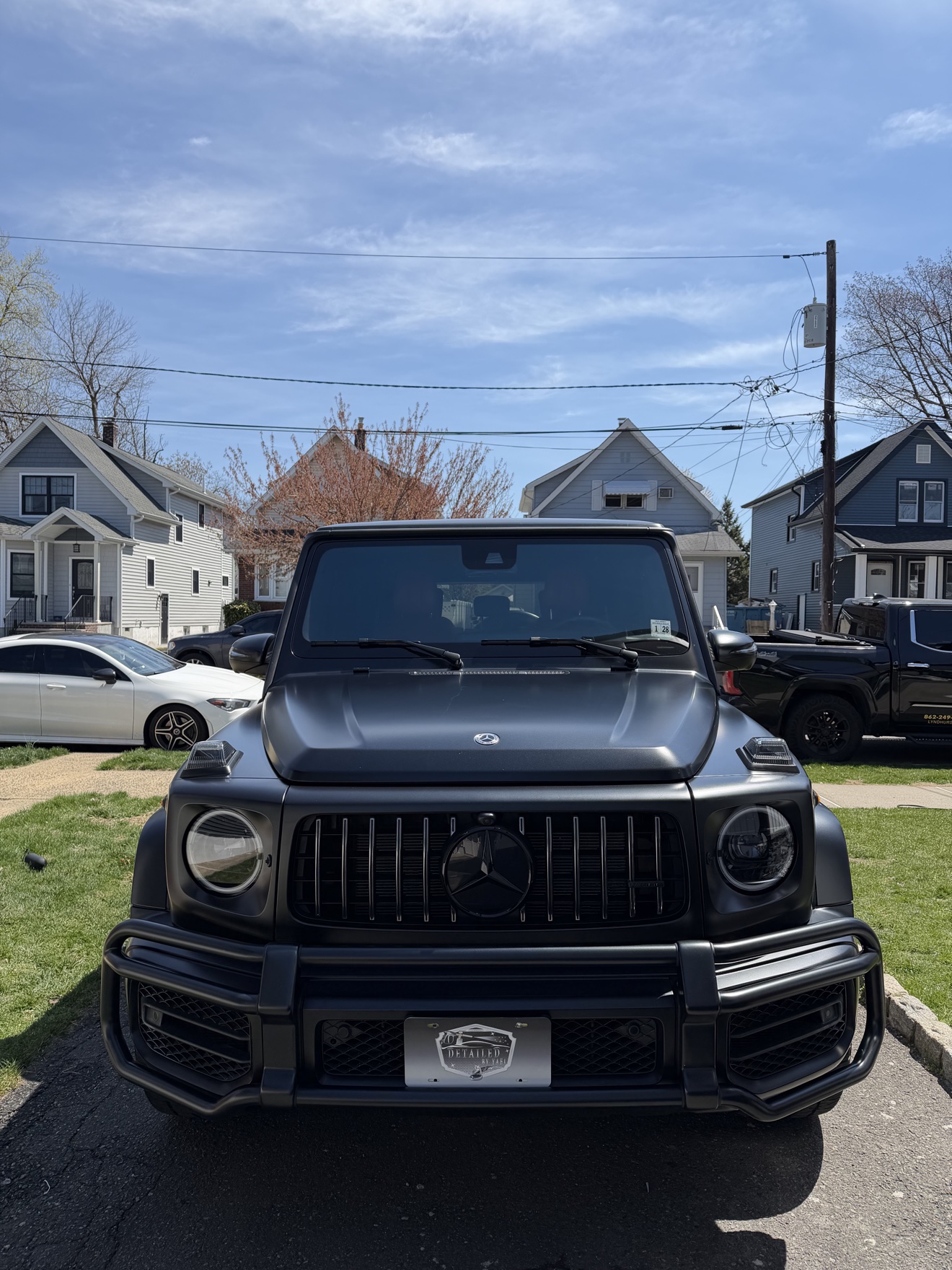 Front view of the matte black Mercedes-AMG G 63 with Detailed by Yael plate frame