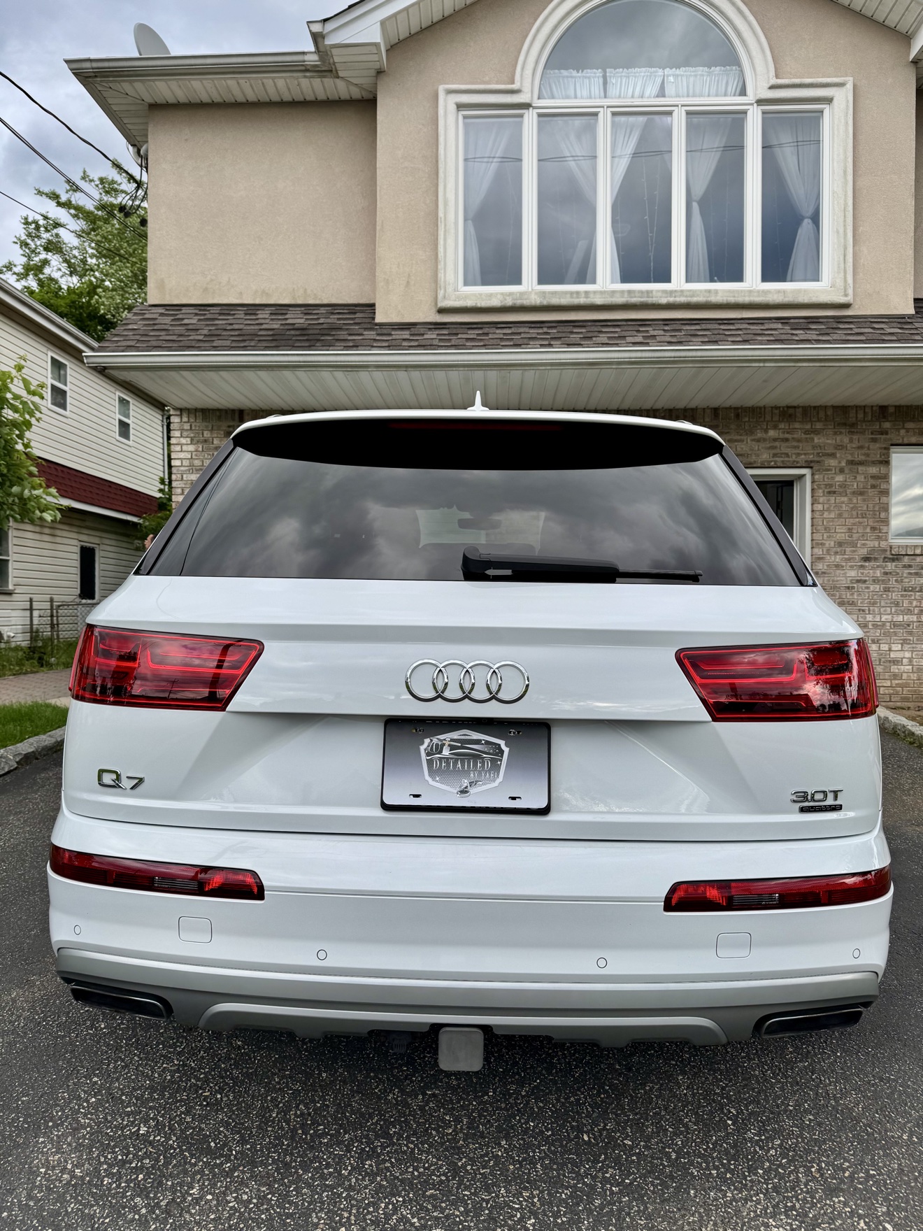 Rear view of a white Audi Q7 with Q7 and 3.0T quattro badging