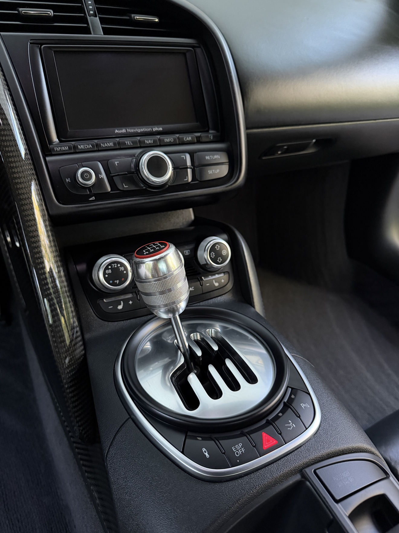 Close-up of the gated manual shifter in an Audi R8 Spyder