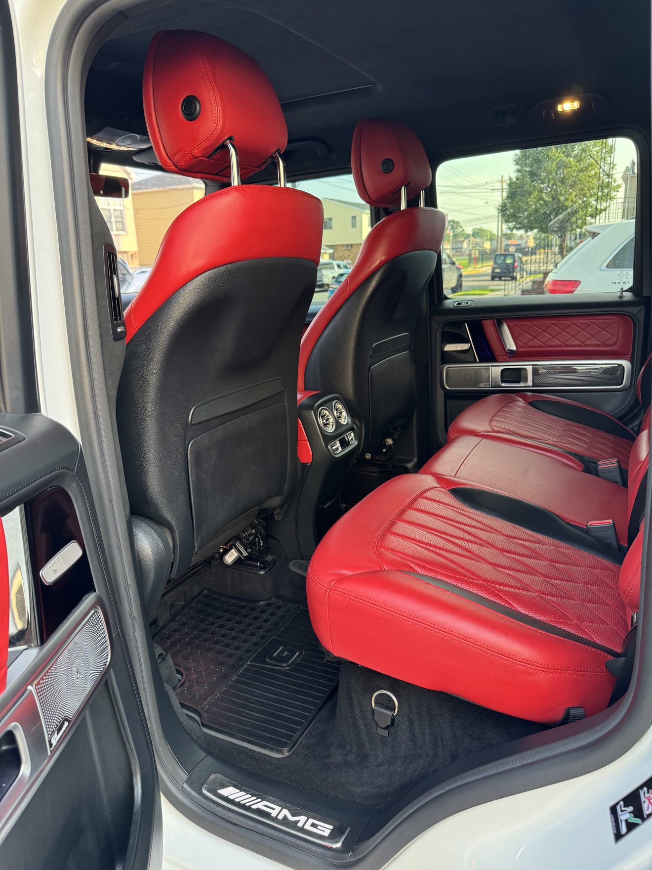 G-Wagon rear cabin with AMG door sill and red leather seats
